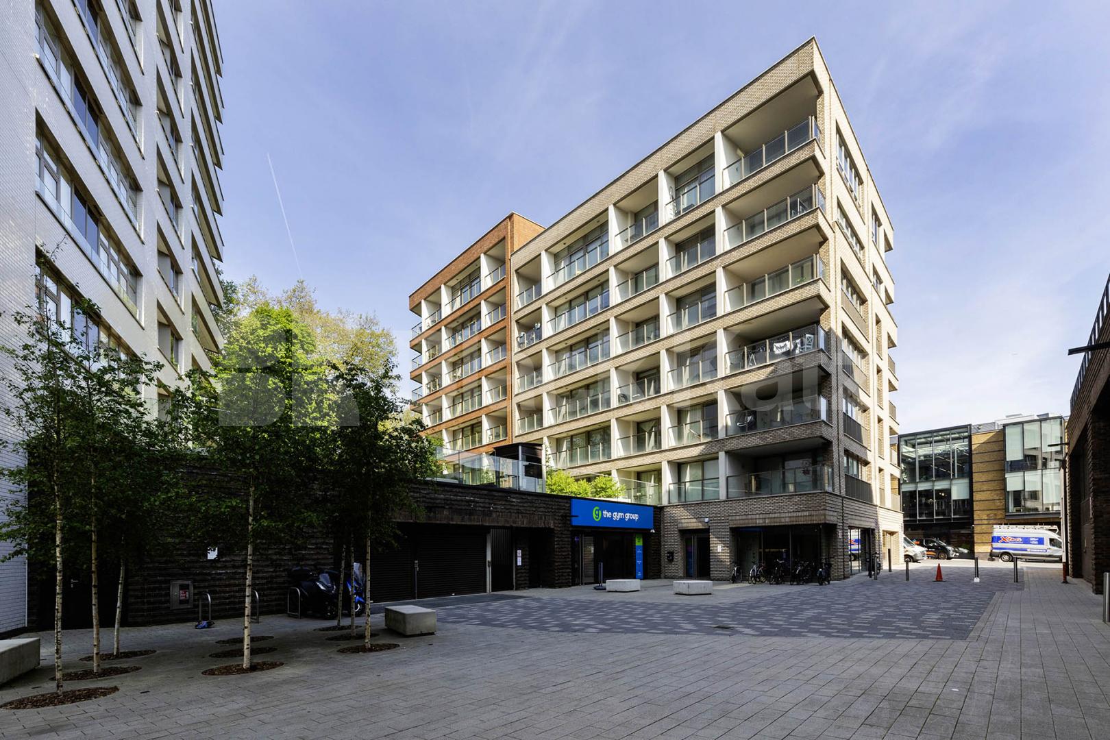 Stylish and modern 2 bedroom 1 bathroom apartment which is south facing Market Road, Caledonian Road